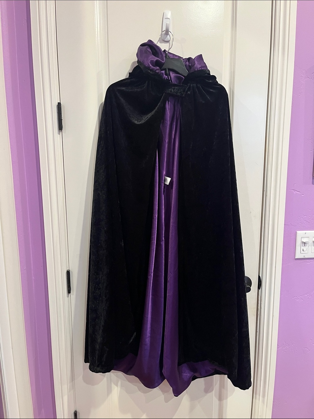 Black Velveteen Hooded Cape with Purple Lining Size L - Picture 1 of 4